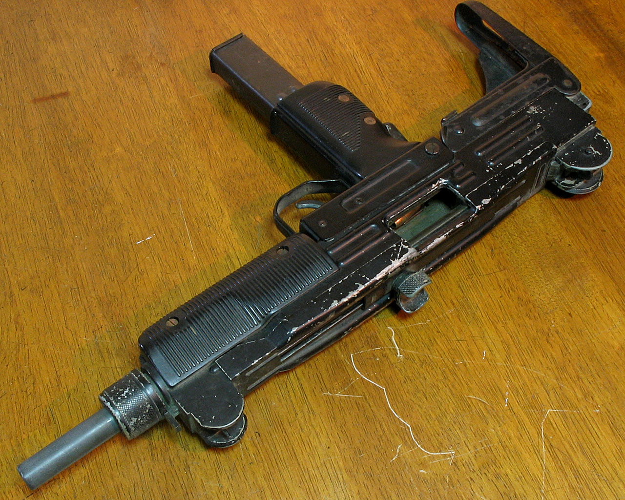 IMI%20UZI-3.jpg